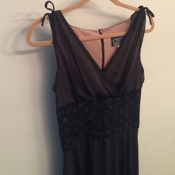 Black dress - Picture 2 of 3