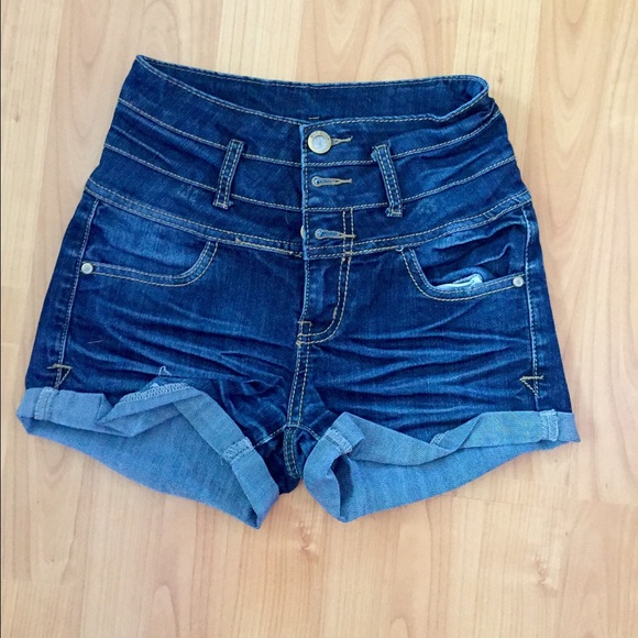 High wasted, triple button shorts - Picture 1 of 3