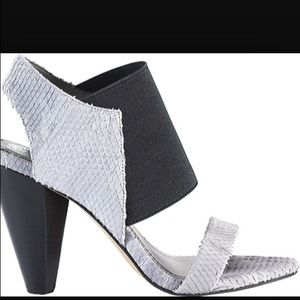 Vince camuto caline heel 💙