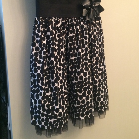 Black/white party dress - Picture 3 of 4