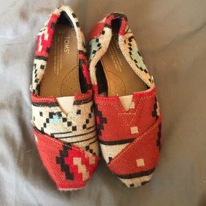 Tribal print toms!!