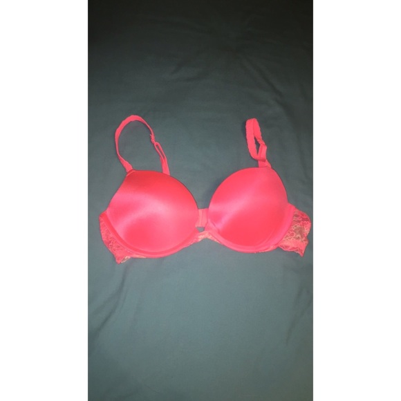 Pink vs bra