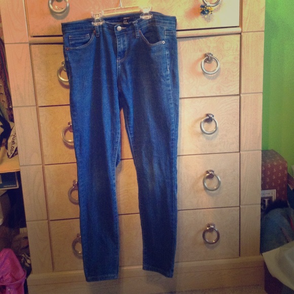 Medium Wash Skinny Jegging