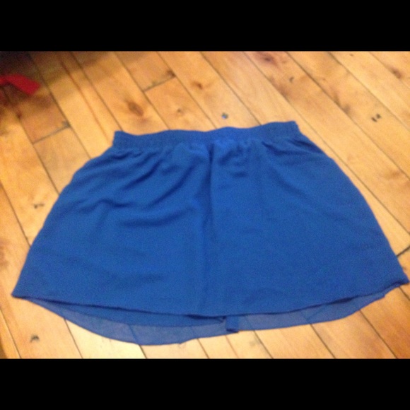 Flowy blue skirt