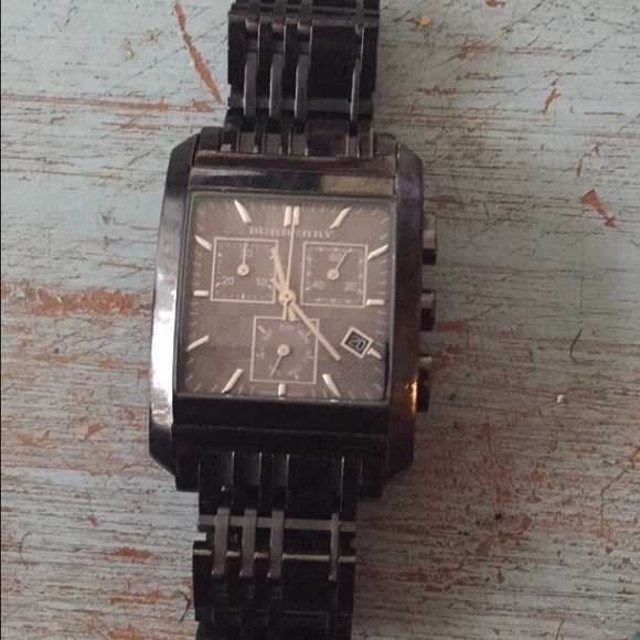Burberry watch - Picture 1 of 2
