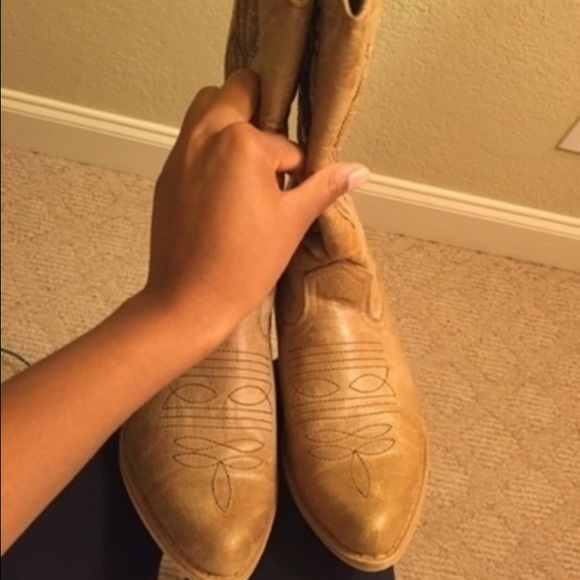 😀Brand new American eagle cowgirl boots