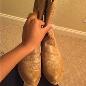 😀Brand new American eagle cowgirl boots