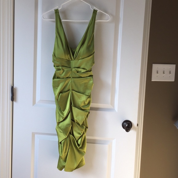 Green ruffle dress - Picture 1 of 4