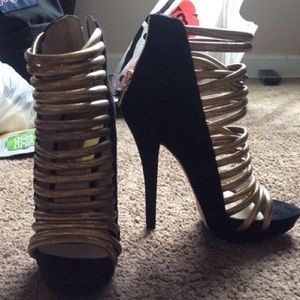 Never worn gorgeous Michael Kors heels