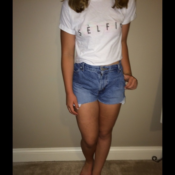 Selfie graphic crop top