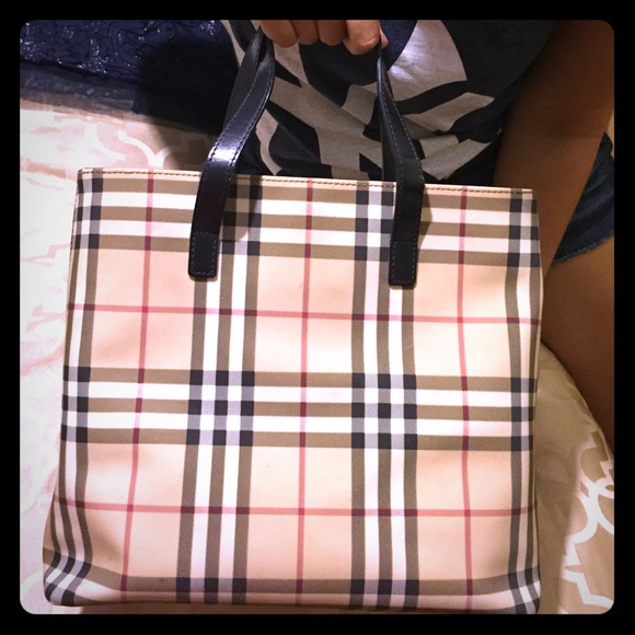 Burberry tote good condition PRICE JUST DROPPED