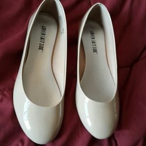 Tan patent flats