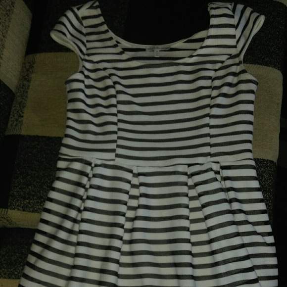 Striped Skater Dress Charlotte Russe - Picture 2 of 2