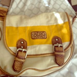 Aero postage shoulder bang yellow brown and white
