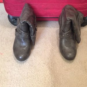 Grey boots