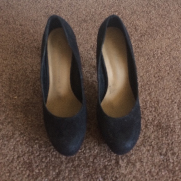 Lauren Conrad black suede pumps