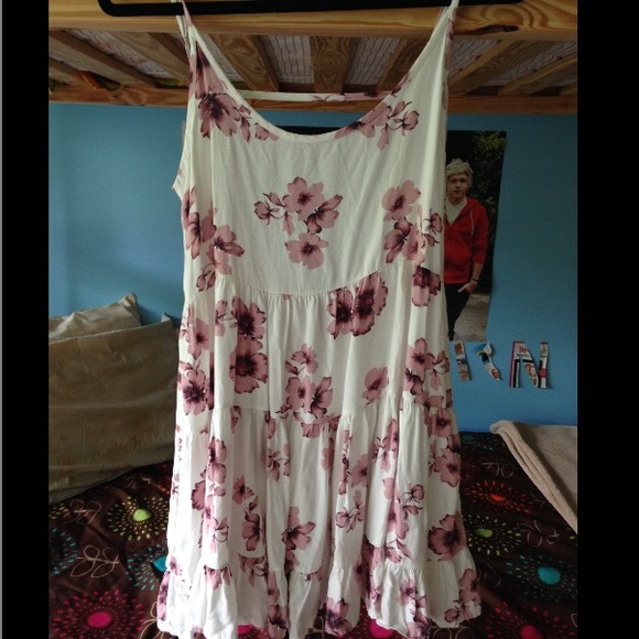 NWT Brandy Melville Floral Jada