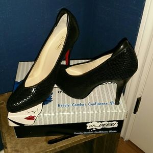 Oh...DEER! Rinna Black Snake stilettos