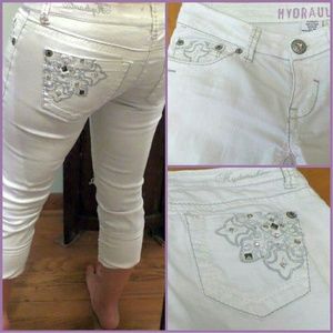 Cute rhinestone white capries ~ MAKE AN OFFER!