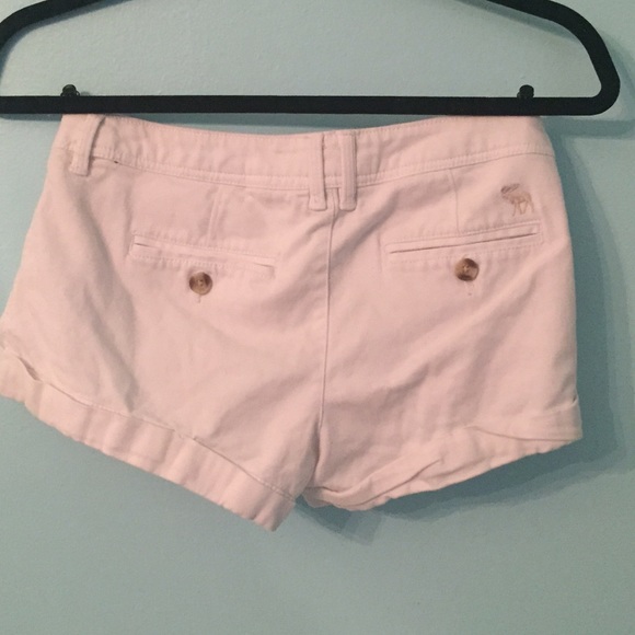 ✨SOLD✨White Abercrombie Shorts - Picture 4 of 4