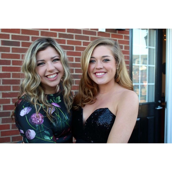 MEET YOUR SELLER: LIZ - Picture 3 of 4