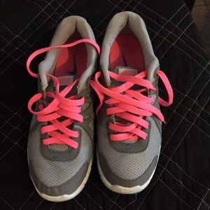 Grey & pink nike tennis shoes