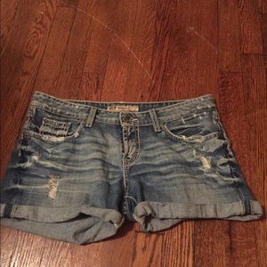 Jean shorts from buckle