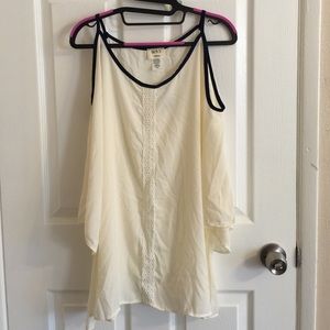 shoulder cut out top