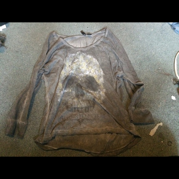 Grey skull mid-sleeve shirt Nwot
