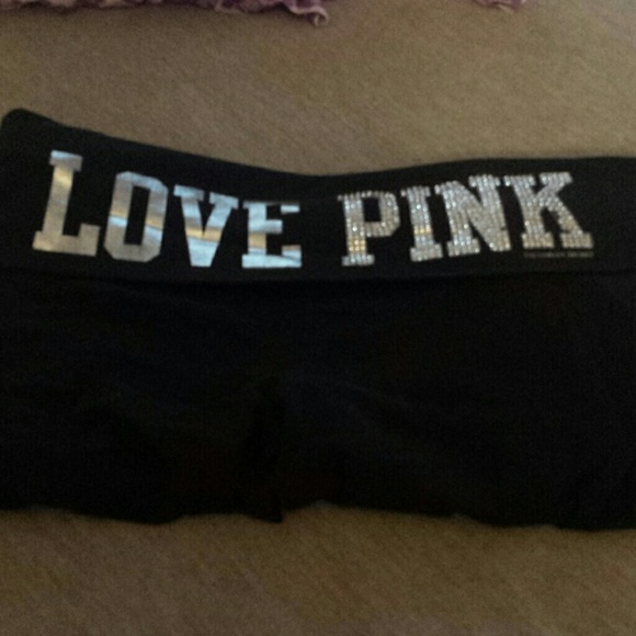 Love pink yoga pants