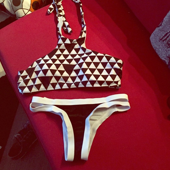 Bathing suit never worn. Lining still on.