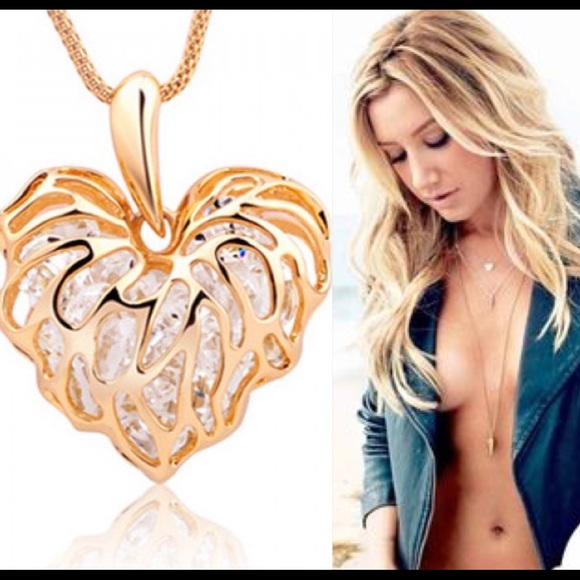 Accessories - 🔻SOLD🔻 💕NEW💕 Love Zircon