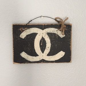 Brandy Melville Sign