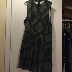 Sleeveless keyhole dress