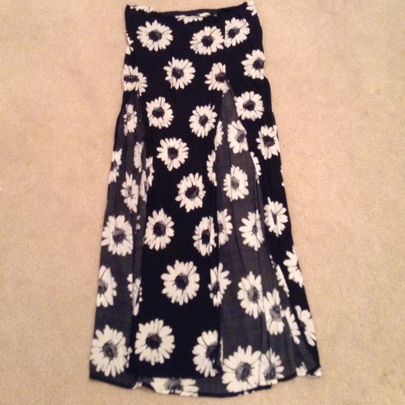 Forever 21 Sunflower/Daisy Slit Maxi Skirt