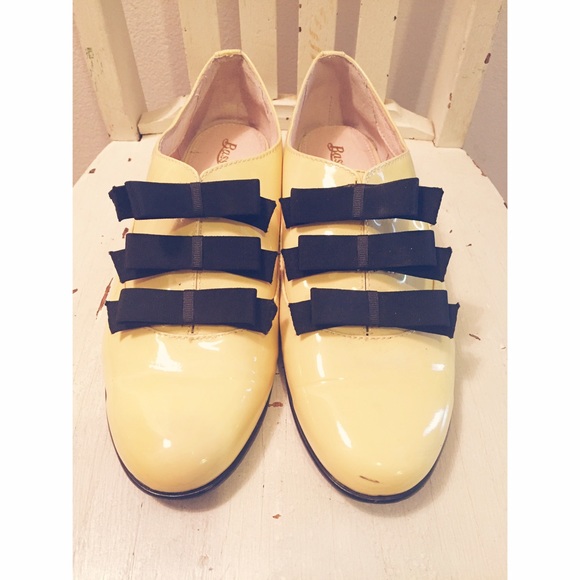 ModCloth Old Fashioned Flats with Bows