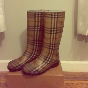 Authentic Burberry Haymarket Rainboots.