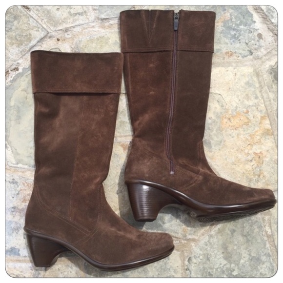 Dansko Boots - 😻 Dansko brown suede leather boots 2" heel