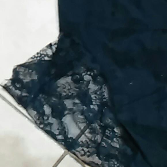 Lace dress - Picture 2 of 2