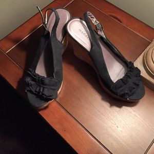 Black canvas wedge