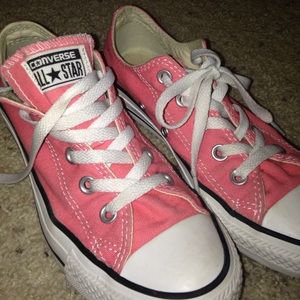 Like-new salmon converse