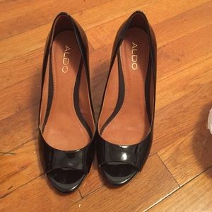 Patten leather pep toe wedges!