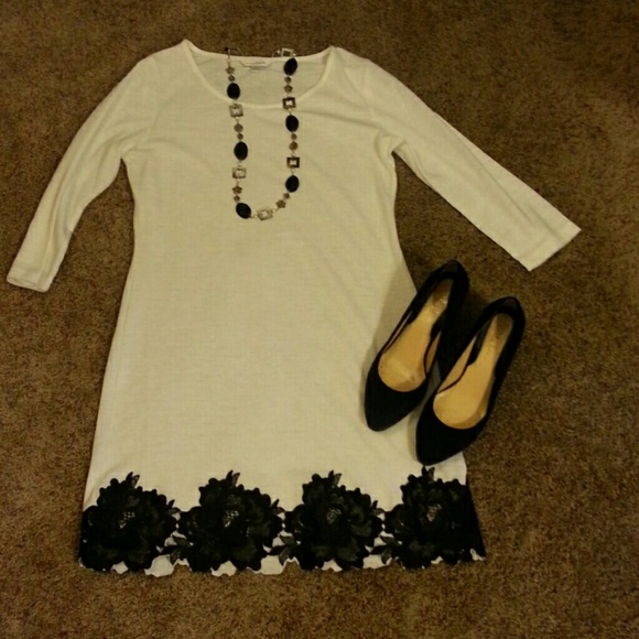 Charming Charlie black and white flower scalloped