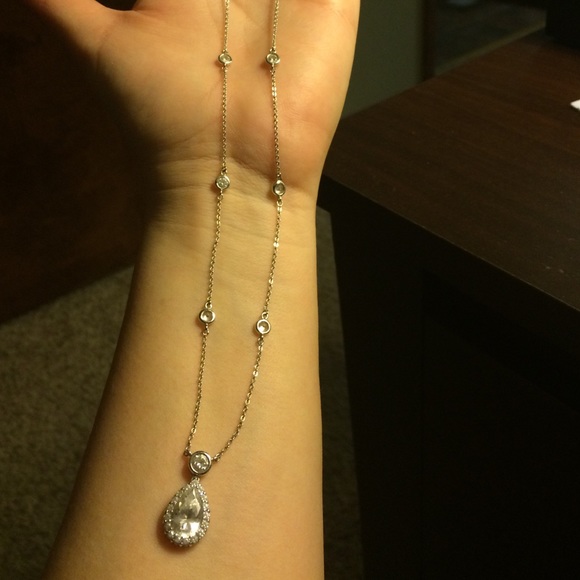 🎁GIFTED🎁 - Teardrop Necklace - Out on the town - Picture 3 of 4