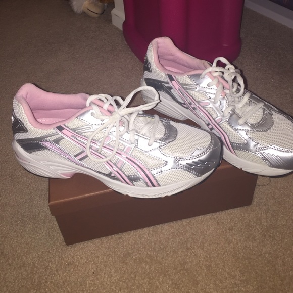 never worn gel asic's sneakers!!