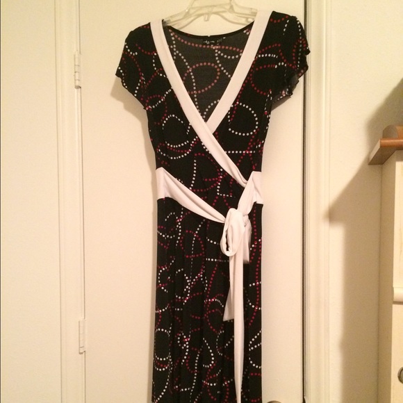 Black/white/red dress