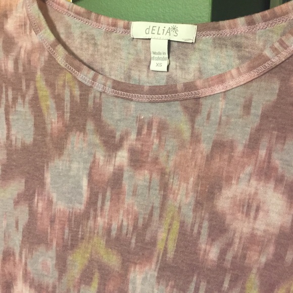 Fitted, Patterned Top - Picture 2 of 3