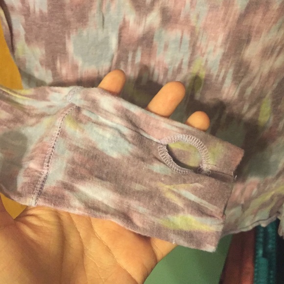 Fitted, Patterned Top - Picture 3 of 3