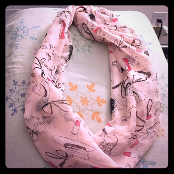Cute girly scarf - Picture 1 of 2