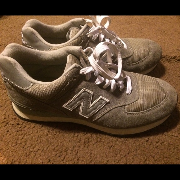 SOLD OFFLINE New balance Grey 574 Tennis Shoes - Picture 2 of 3